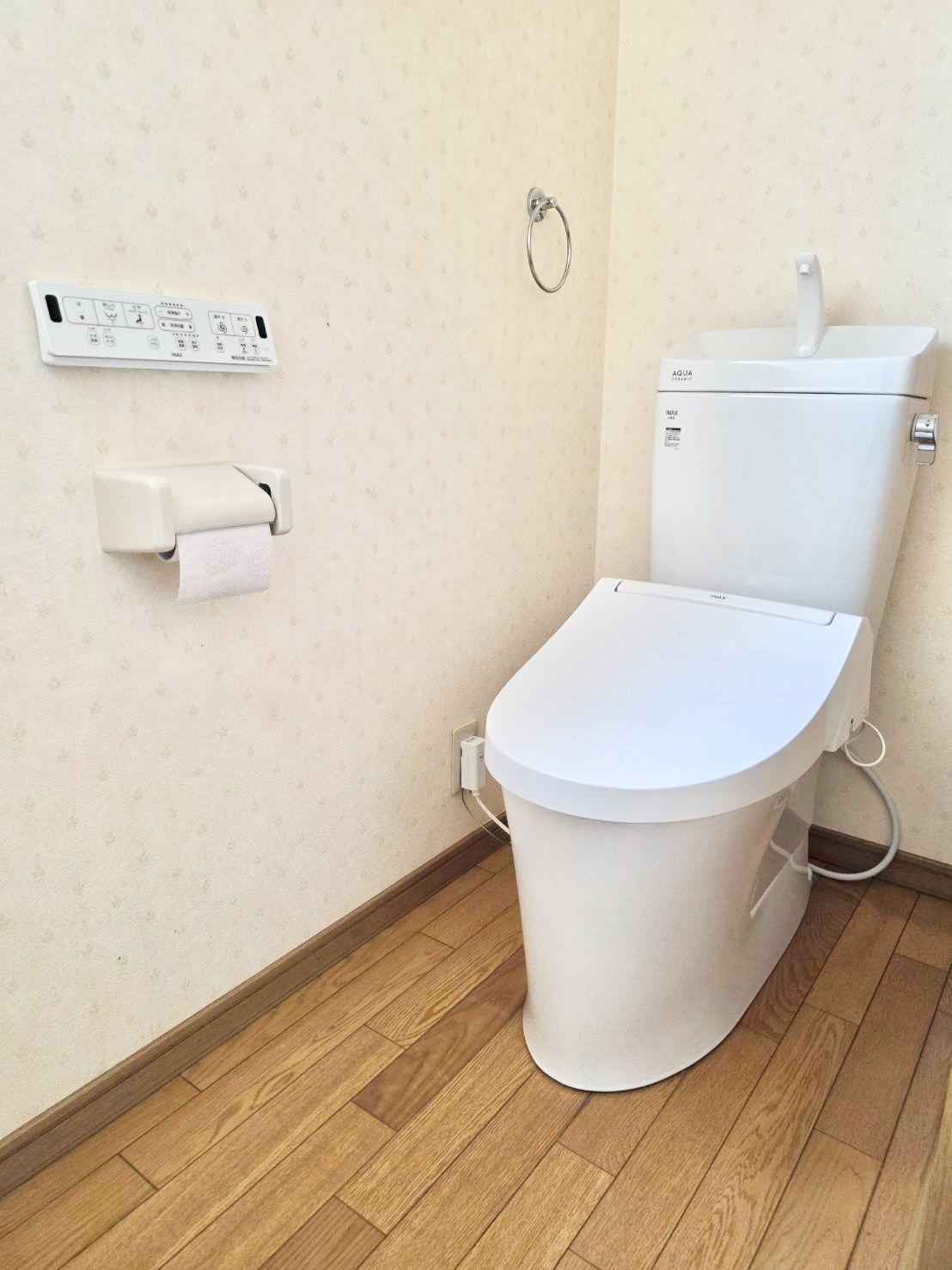 LIXIL アメージュ　手洗い付き 写真